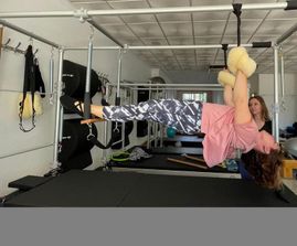 Clase de pilates en cama